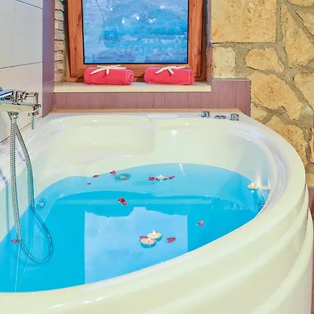 Limni Keriou Sleeps 6 Air Con Wifi *